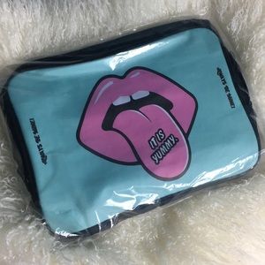 Travel bag with handle fit on carryon luggage